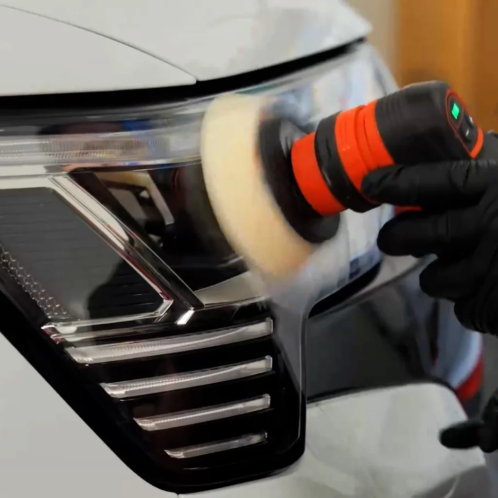 Rénovation des optiques de phares à Abzac